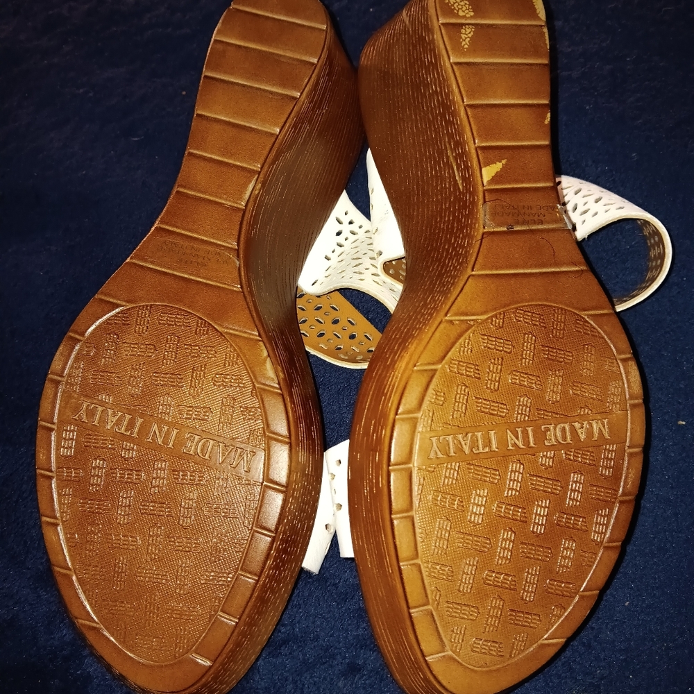 ITALIAN  SHOE MAKER  SIZE 10 WEDGE HEEL PRE-OWNED GOOD - Picture 2 of 6